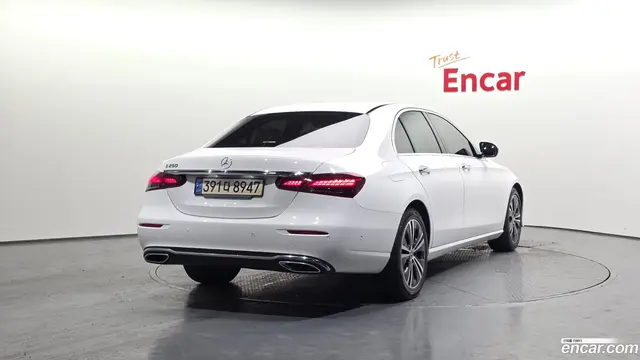 Main__Slider__Photo:E-Class Mercedes-Benz 2021.6-1