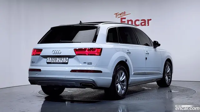 Main__Slider__Photo:Q7 Audi 2019.10-1