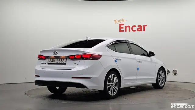 Main__Slider__Photo:AVANTE Hyundai 2018.6-1