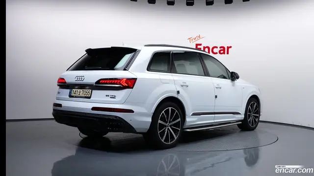 Main__Slider__Photo:Q7 Audi 2021.8-1