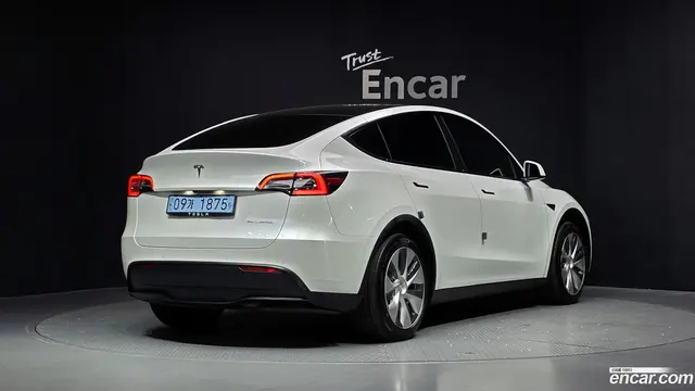 Main__Slider__Photo:Model Y Tesla 2021.5-1