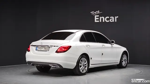 Main__Slider__Photo:C-Class Mercedes-Benz 2020.8-1