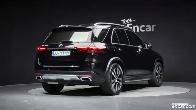 Main__Slider__Photo:GLE-Class Mercedes-Benz 2024.6-1