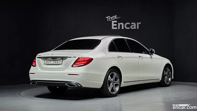 Main__Slider__Photo:E-Class Mercedes-Benz 2019.0-1