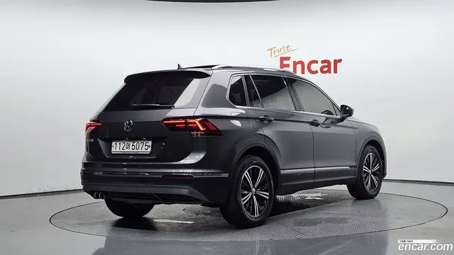 Main__Slider__Photo:Tiguan Volkswagen 2019.10-1