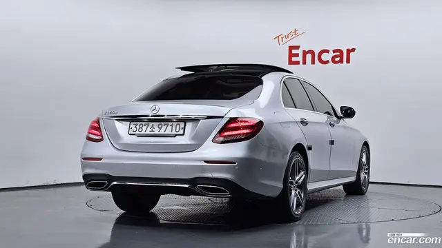 Main__Slider__Photo:E-Class Mercedes-Benz 2017.6-1