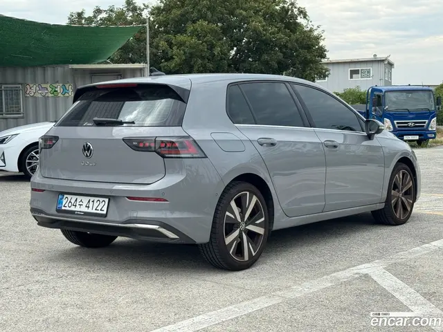 Main__Slider__Photo:Golf Volkswagen 2025.4-1