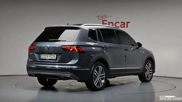 Main__Slider__Photo:Tiguan Volkswagen 2020.11-1