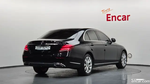 Main__Slider__Photo:E-Class Mercedes-Benz 2019.3-1