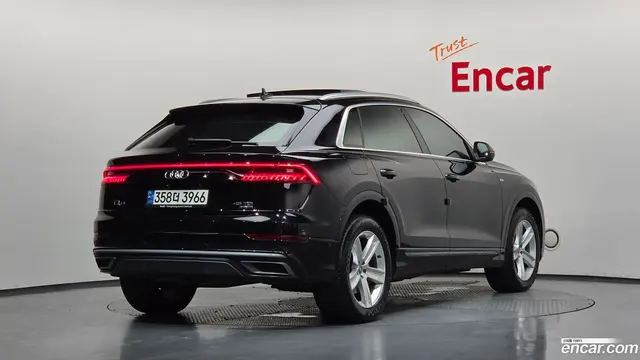 Main__Slider__Photo:Q8 Audi 2021.5-1