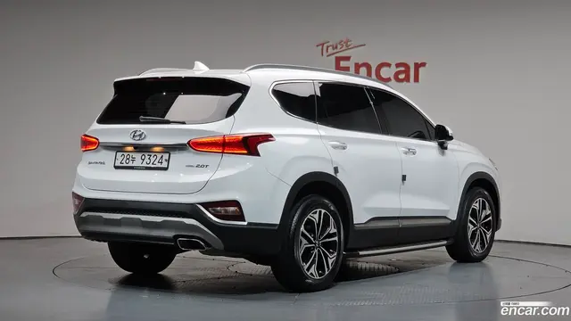 Main__Slider__Photo:Santafe Hyundai 2019.3-1