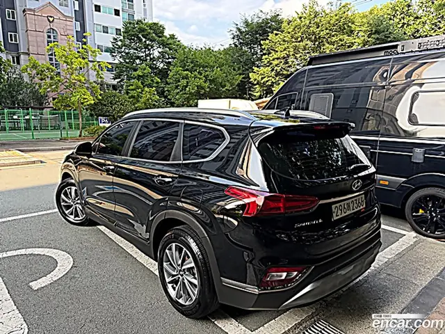 Main__Slider__Photo:Santafe Hyundai 2019.6-1