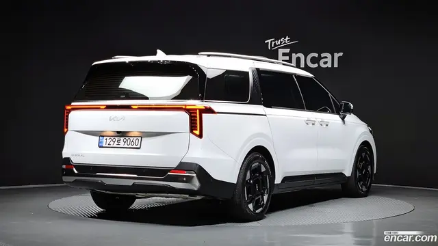 Main__Slider__Photo:Canival Kia 2023.11-1