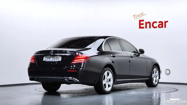 Main__Slider__Photo:E-Class Mercedes-Benz 2018.4-1