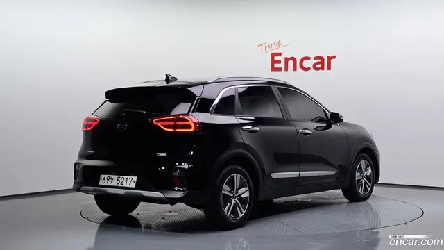 Main__Slider__Photo:Niro Kia 2019.4-1