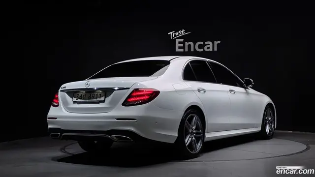 Main__Slider__Photo:E-Class Mercedes-Benz 2018.9-1