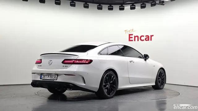 Main__Slider__Photo:E-Class Mercedes-Benz 2021.7-1