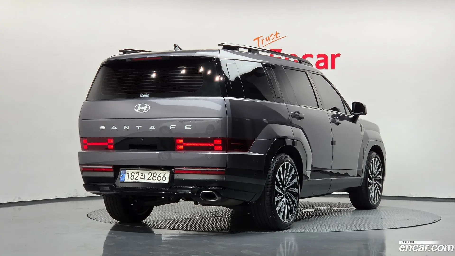 Main__Slider__Photo:Santafe Hyundai 2024.0-1