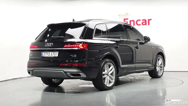 Main__Slider__Photo:Q7 Audi 2023.8-1