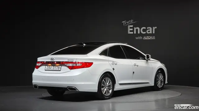 Main__Slider__Photo:Grandeur Hyundai 2016.11-1