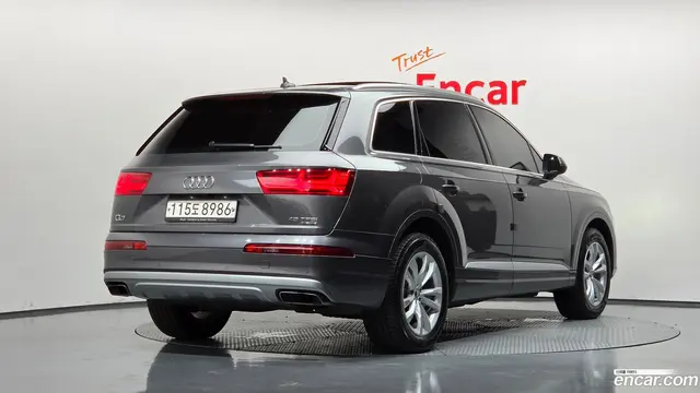 Main__Slider__Photo:Q7 Audi 2019.8-1
