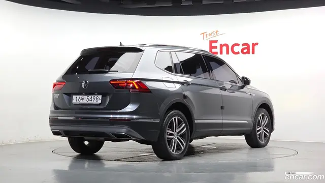 Main__Slider__Photo:Tiguan Volkswagen 2018.7-1