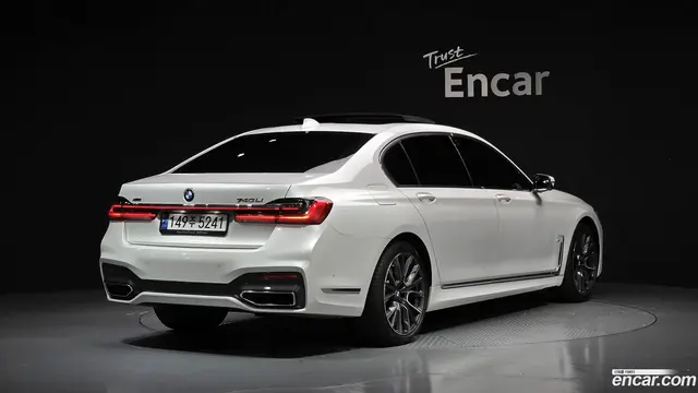 Main__Slider__Photo:7-Series BMW 2022.10-1