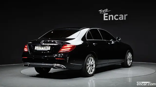 Main__Slider__Photo:E-Class Mercedes-Benz 2019.6-1