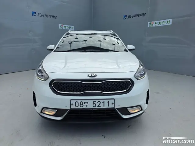 Main__Slider__Photo:Niro Kia 2017.1-1