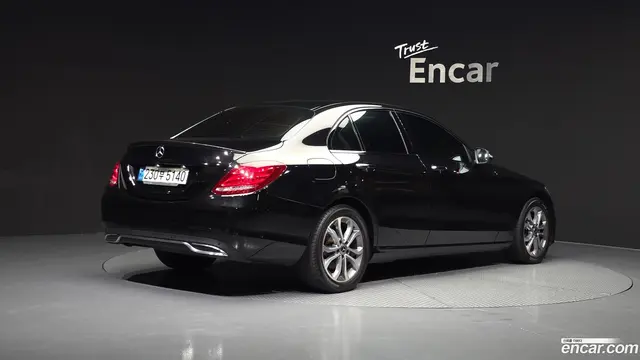 Main__Slider__Photo:C-Class Mercedes-Benz 2017.8-1