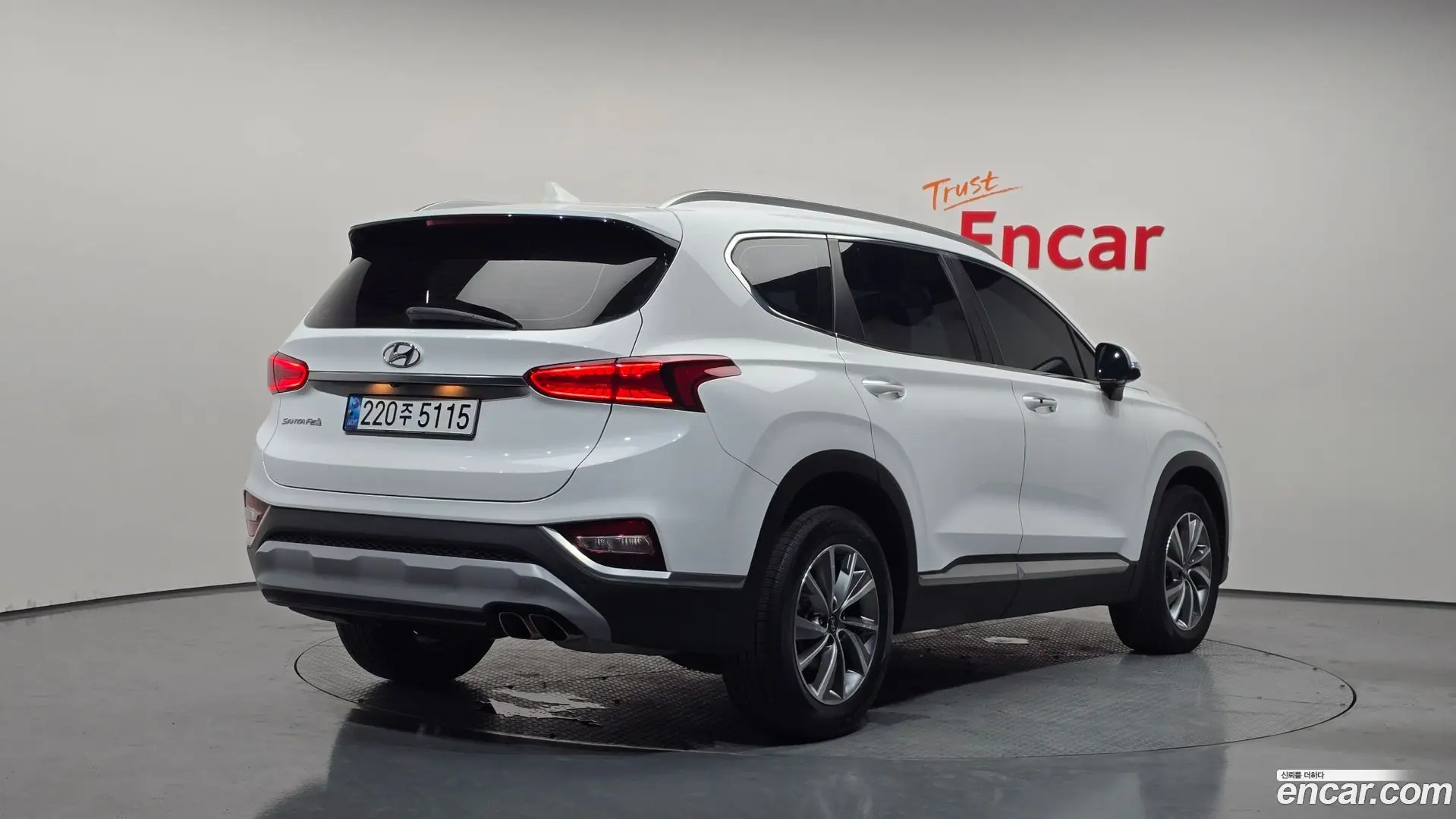 Main__Slider__Photo:Santafe Hyundai 2020.4-1