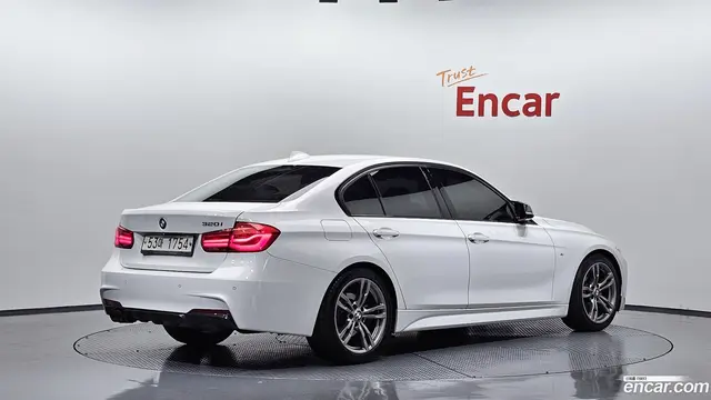 Main__Slider__Photo:3-Series BMW 2017.3-1