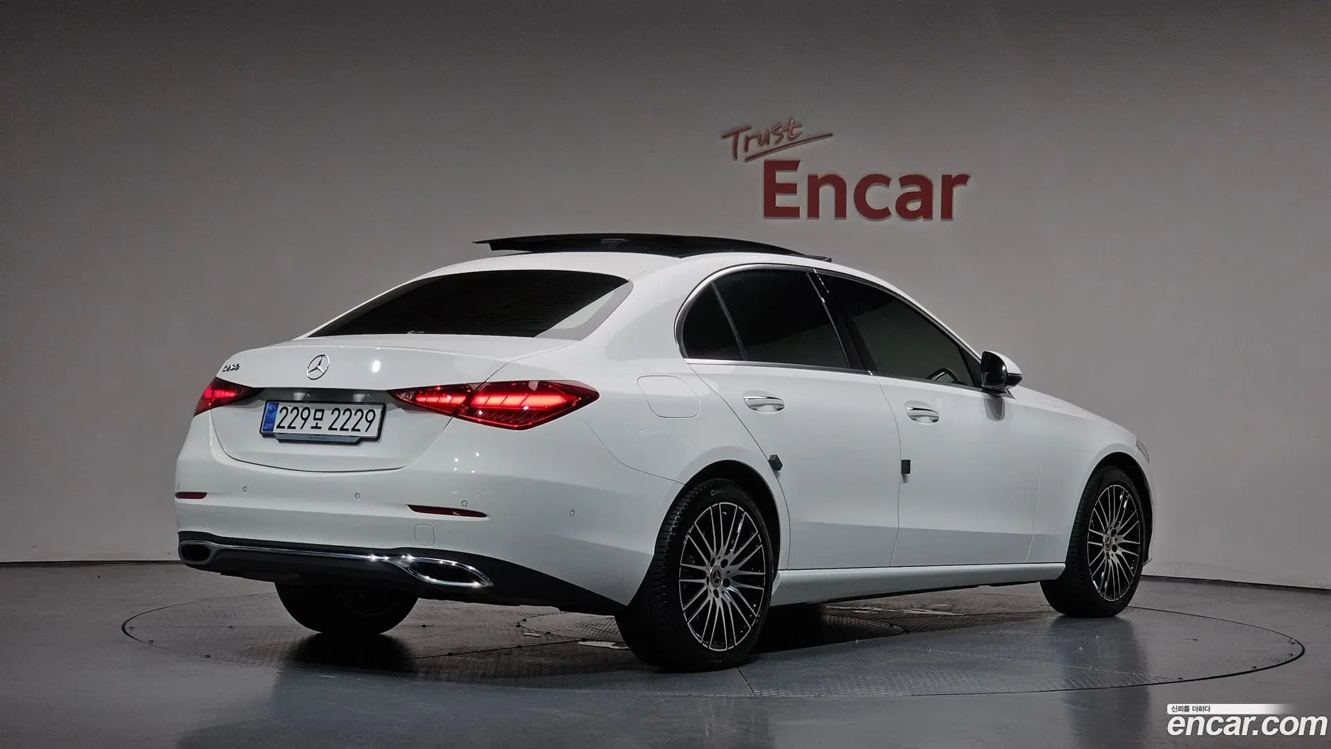 Main__Slider__Photo:C-Class Mercedes-Benz 2025.5-1