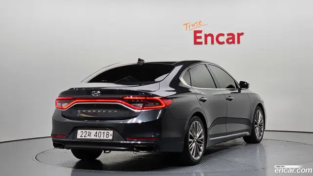 Main__Slider__Photo:Grandeur Hyundai 2017.0-1