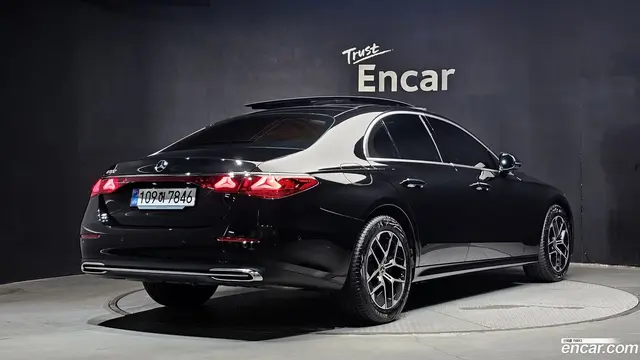 Main__Slider__Photo:E-Class Mercedes-Benz 2025.9-1