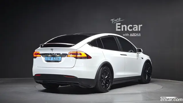 Main__Slider__Photo:Model X Tesla 2019.4-1
