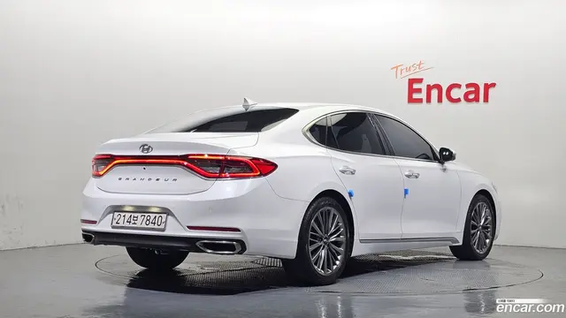 Main__Slider__Photo:Grandeur Hyundai 2019.3-1