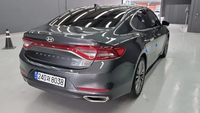 Main__Slider__Photo:Grandeur Hyundai 2019.4-1