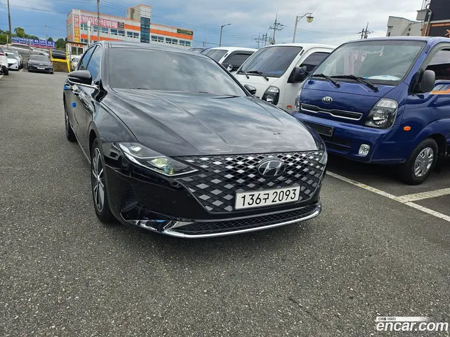 Main__Slider__Photo:Grandeur Hyundai 2022.5-1