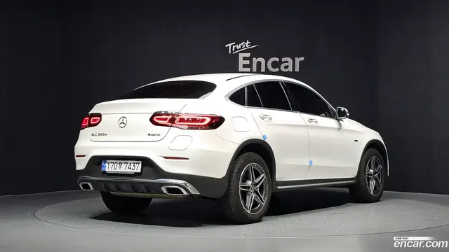 Main__Slider__Photo:GLC-Class Mercedes-Benz 2021.8-1