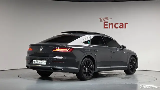 Main__Slider__Photo:Arteon Volkswagen 2019.6-1
