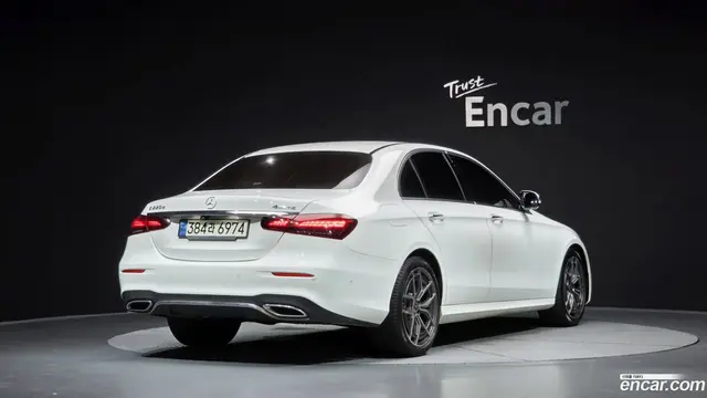 Main__Slider__Photo:E-Class Mercedes-Benz 2021.8-1