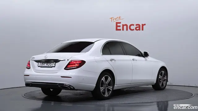 Main__Slider__Photo:E-Class Mercedes-Benz 2019.4-1