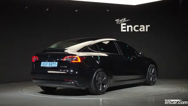 Main__Slider__Photo:Model 3 Tesla 2021.7-1
