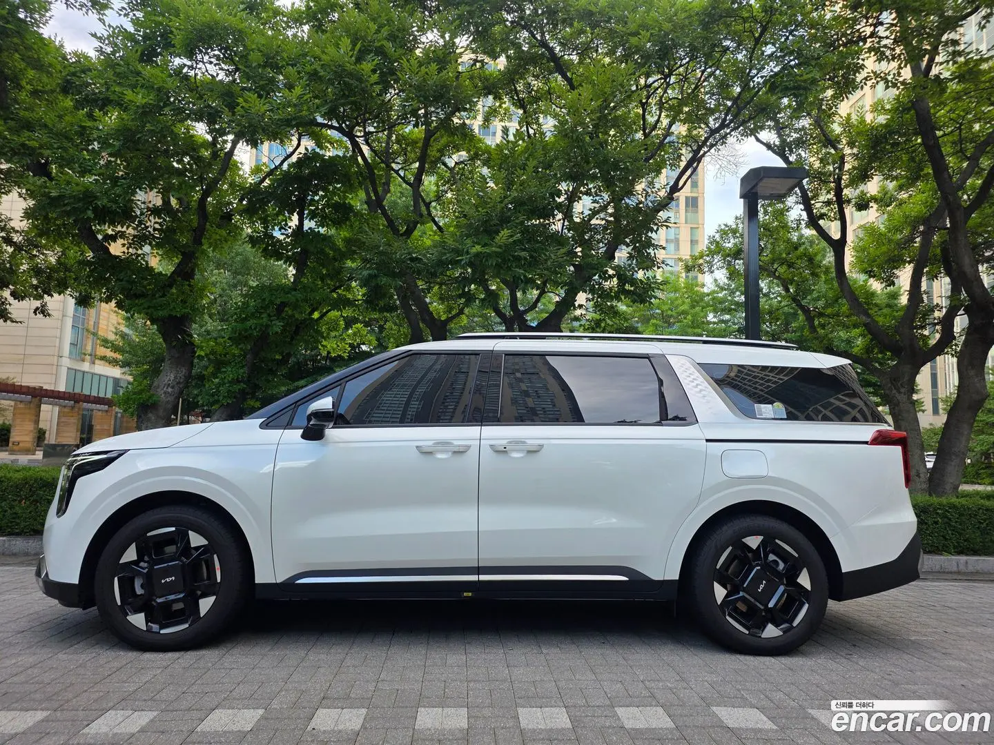 Main__Slider__Photo:Canival Kia 2025.9-1