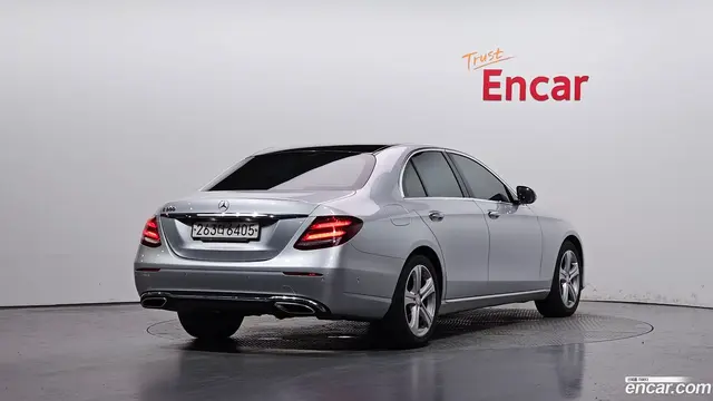 Main__Slider__Photo:E-Class Mercedes-Benz 2017.2-1
