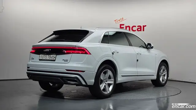 Main__Slider__Photo:Q8 Audi 2020.6-1