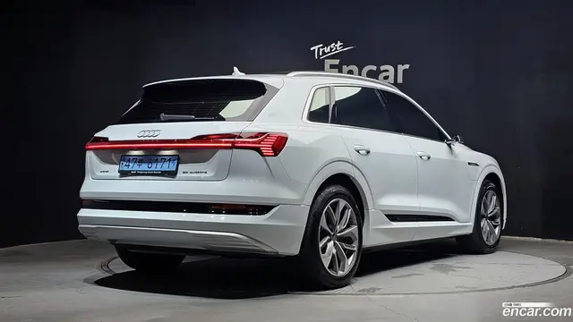 Main__Slider__Photo:e-tron Audi 2022.2-1