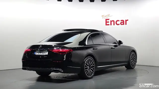 Main__Slider__Photo:S-Class Mercedes-Benz 2022.6-1