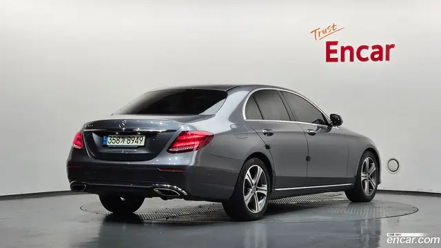 Main__Slider__Photo:E-Class Mercedes-Benz 2018.9-1